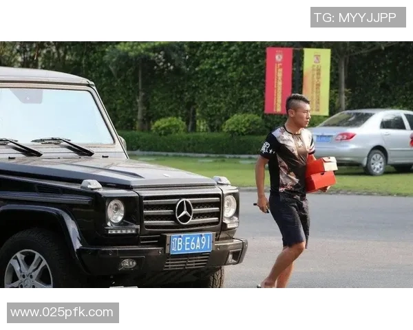 足球明星是否已经抵达曼谷引发球迷热议与期待